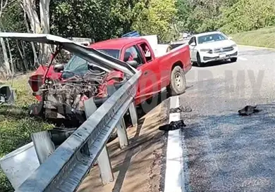 Queseros salen del camino y se accidentan