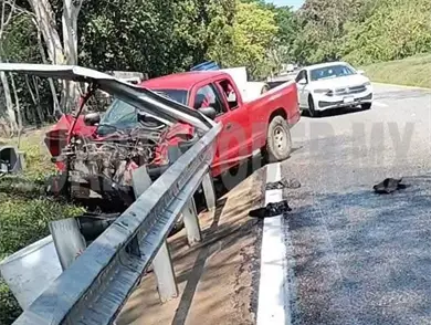 Queseros salen del camino y se accidentan