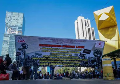 Por segundo día, maestros realizan bloqueos en estados