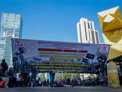 Por segundo día, maestros realizan bloqueos en estados