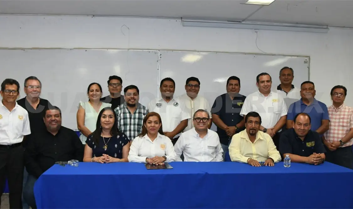 Vanessa Benavides, expresó su compromiso con las juventudes, personal docente y administrativo de la nueva unidad académica. CP
