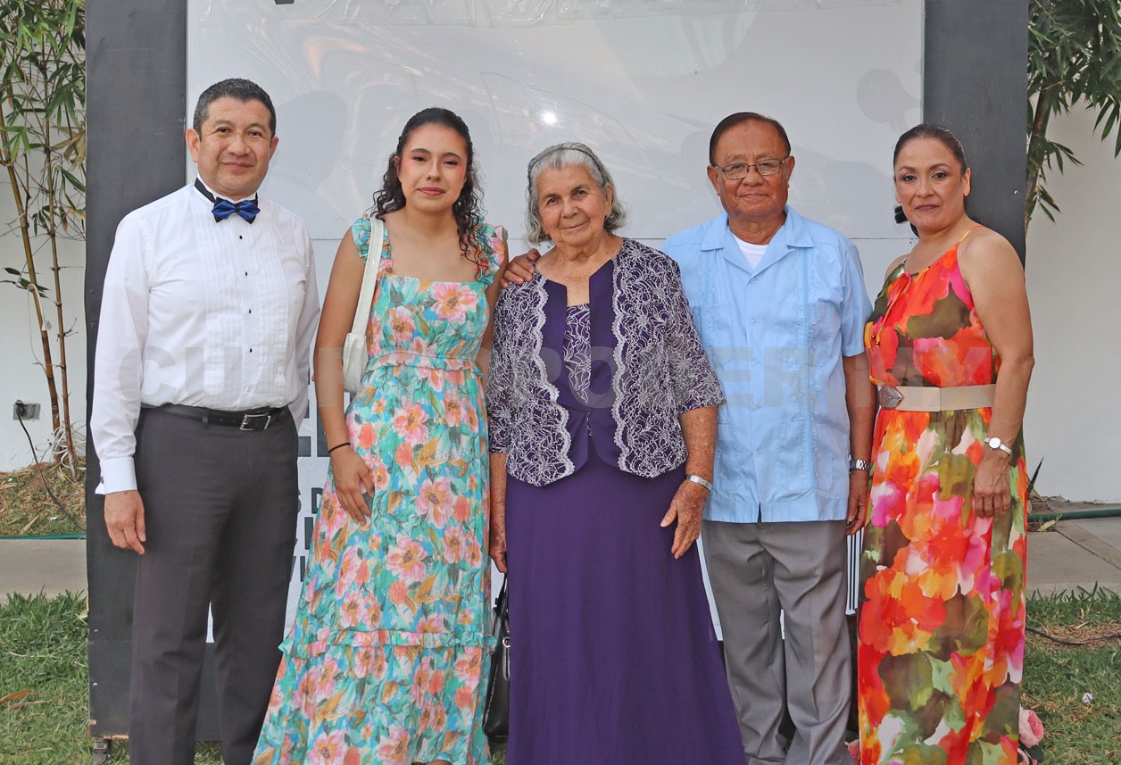 ¡Hermosos XV años!