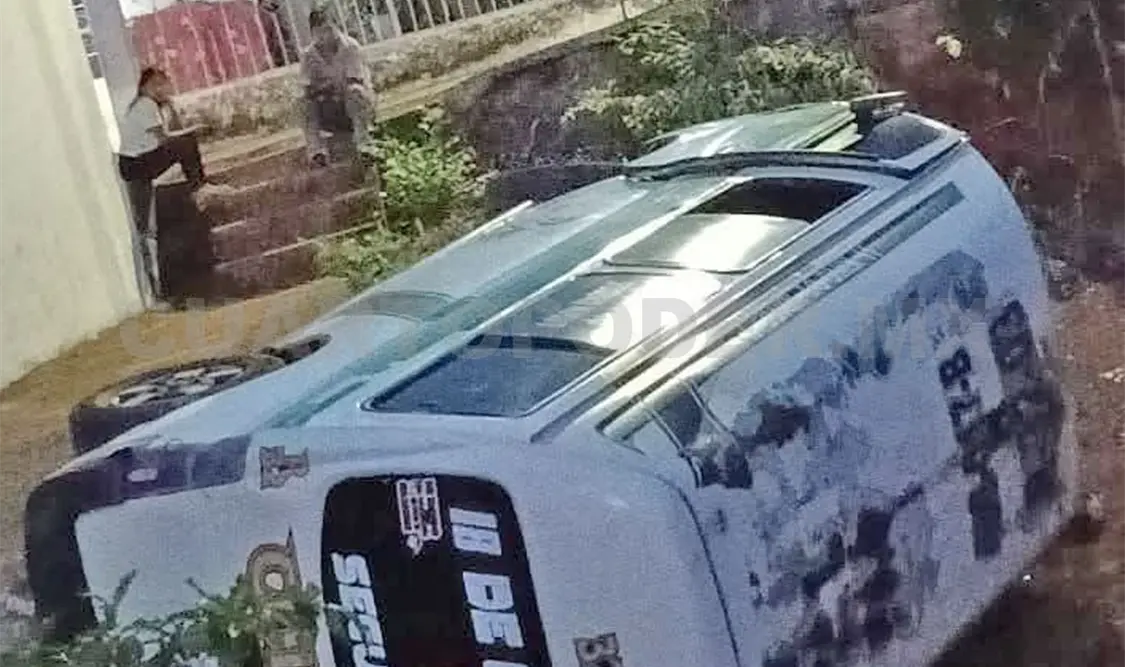 La unidad de transporte público no llevaba pasaje y el chofer salió ileso. Víctor Sánchez / CP