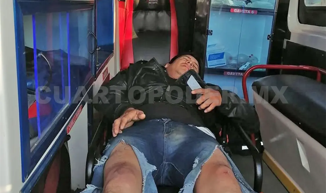 El motociclista derrapó al maniobrar abruptamente para no chocar en una combi. Víctor Sánchez / CP