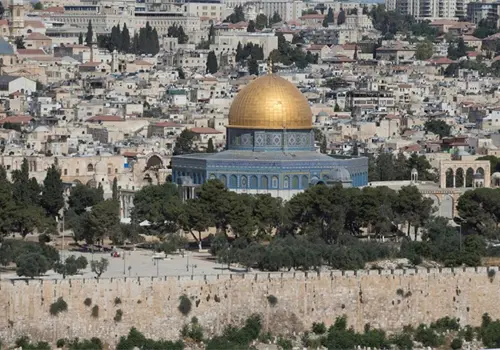 Explosión cerca de mezquita y Muro
