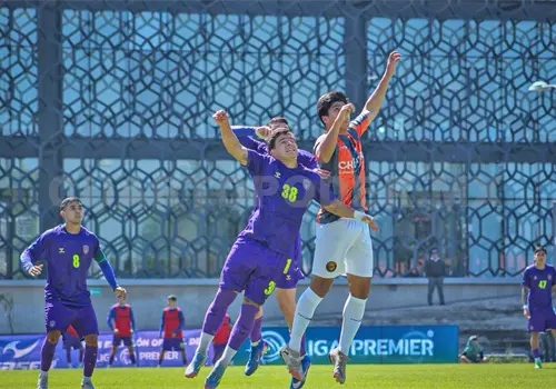 Racing se impone y frena a Jaguares FC