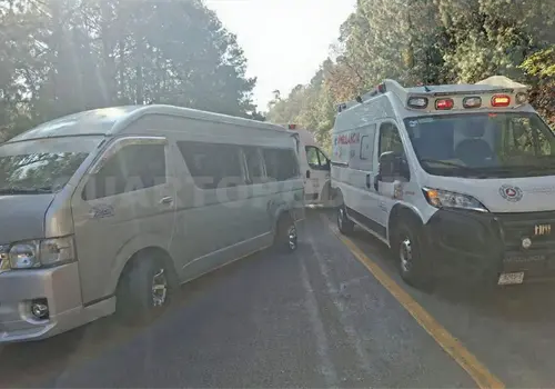 Urvan evita impacto y sale del camino