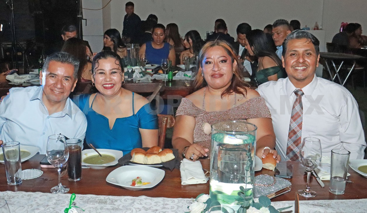 Unen sus vidas en matrimonio