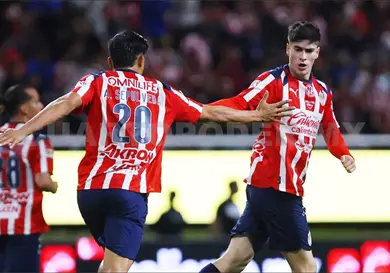 “La Hormiga” González rescata a las Chivas