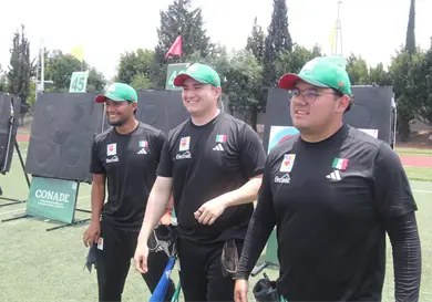 Tercia varonil consigue segundo metal