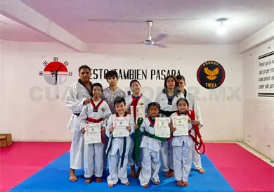 Entrega de grados en Tikva