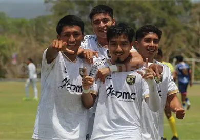 Pavones cierra fuerte en casa