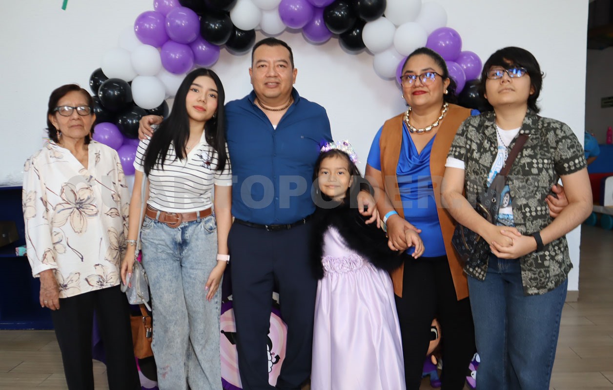 Ximena festeja sus 8 años