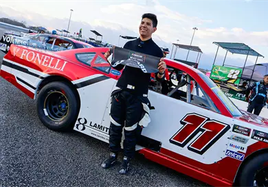 Ortiz se mantiene en la pelea de Nascar