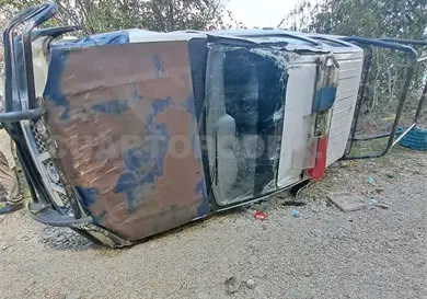 Vuelca patrulla ejidal en camino de terracería