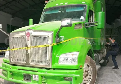 Encuentran muerto a chofer en su unidad