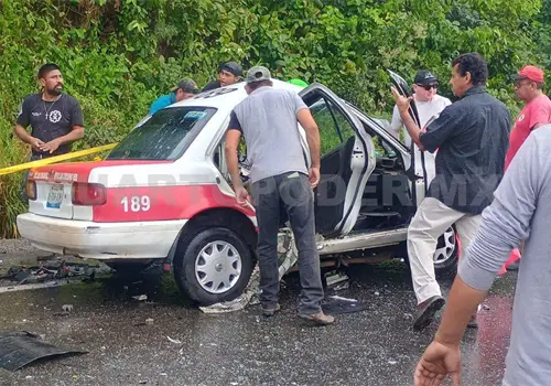 Conductor queda prensado tras colisión
