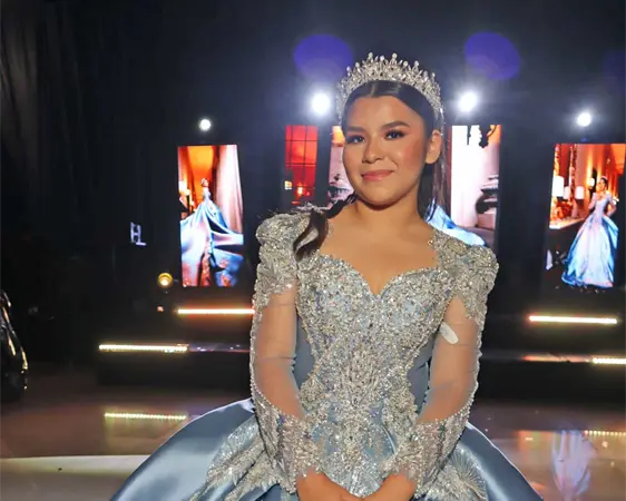 Danna Romina celebra con fiesta romántica