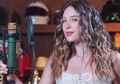 Mía Rubín fluye entre la marea