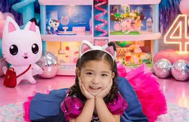 Lía Sofía y su casa de muñecas