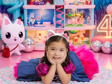 Lía Sofía y su casa de muñecas