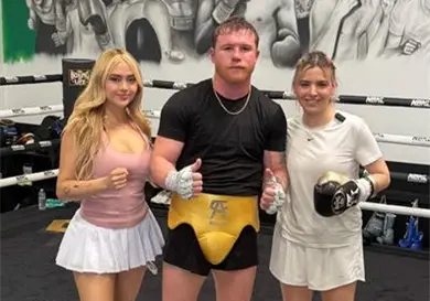 La Rivers presume foto con “Canelo”