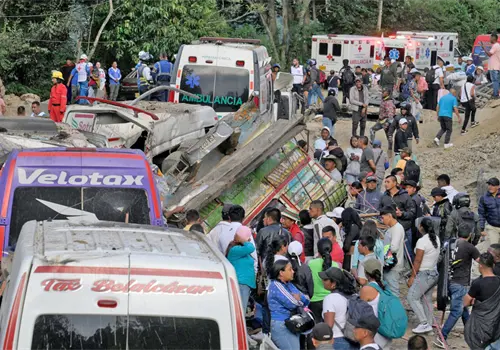 Atentado con bomba deja 14 muertos