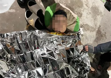 Intenta suicidarse cortándose las venas en su casa