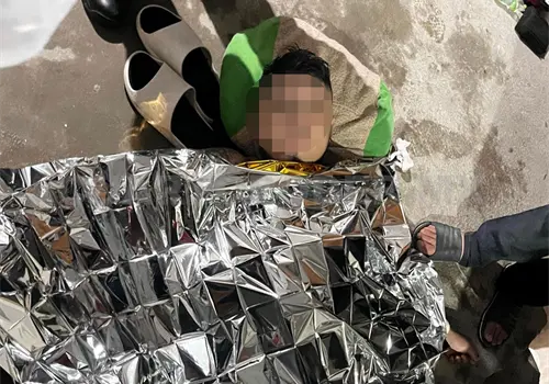 Intenta suicidarse cortándose las venas en su casa