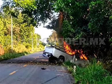 Fatal accidente; una camioneta se incendia
