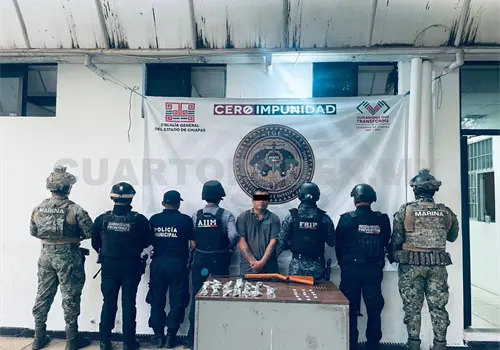Detienen a sujeto con drogas y un rifle
