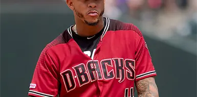 Guante de Oro y título, asignaturas pendientes