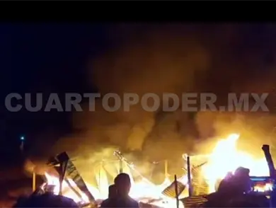 Casa acaba calcinada por un voraz incendio