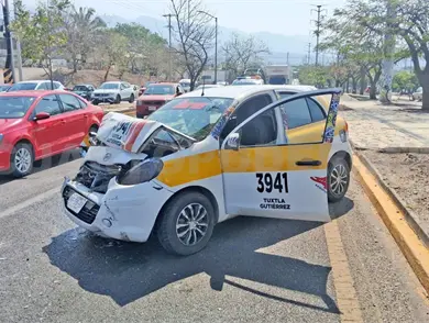 No guarda la distancia y se estampa por alcance