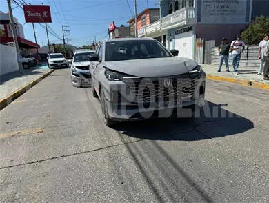 Carambolazo en el par vial del barrio Nicalocok