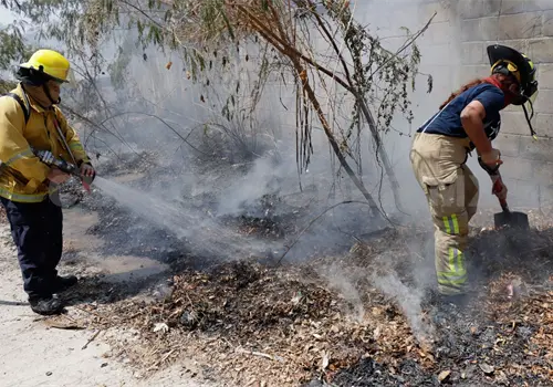 En semáforo rojo por incendios en la capital