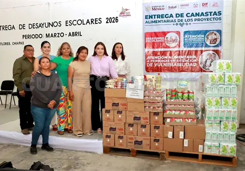 Entrega Valeria Rosales desayunos escolares
