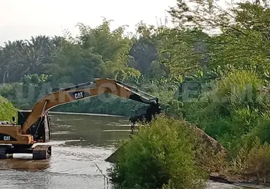 Inician desazolve de río en Mapastepec