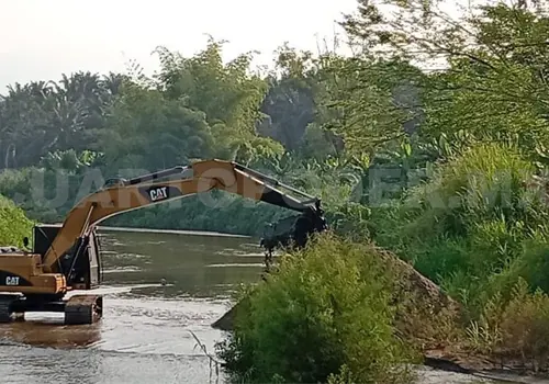 Inician desazolve de río en Mapastepec