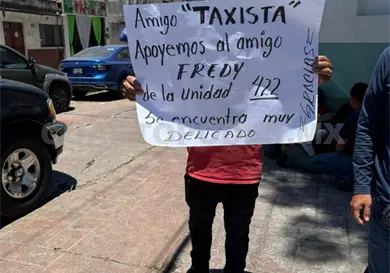 Solicitan apoyo para taxista accidentado