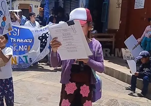 Niños y adolescentes trabajadores marchan