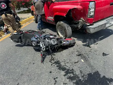 Motorista resulta con una probable fractura