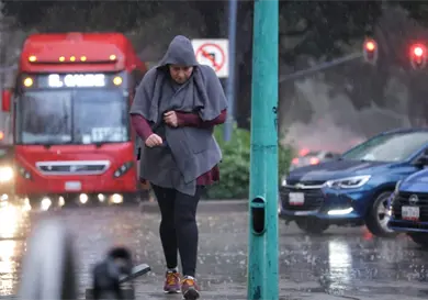 Frente frío 48 traerá lluvias intensas, pero no se irá calor