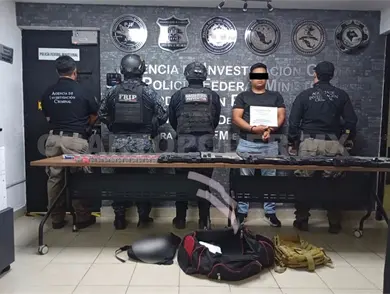 Lo detienen en posesión de armas y miles de cartuchos