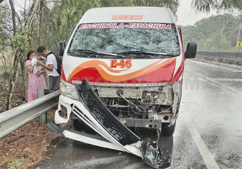 Colectivo choca por alcance en la Costera