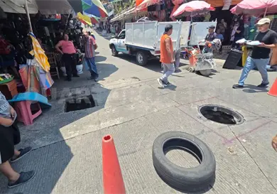 Vecinos bloquean calle por registro abierto