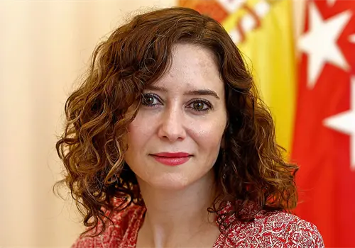 Se lanzan contra Díaz Ayuso por escribir Méjico