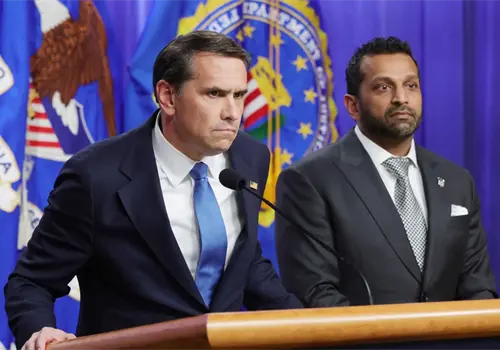 Anticipa más denuncias contra políticos mexicanos