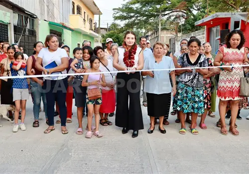 Valeria Rosales inaugura tres calles en Villaflores