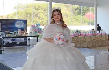 Victoria festeja con elegancia